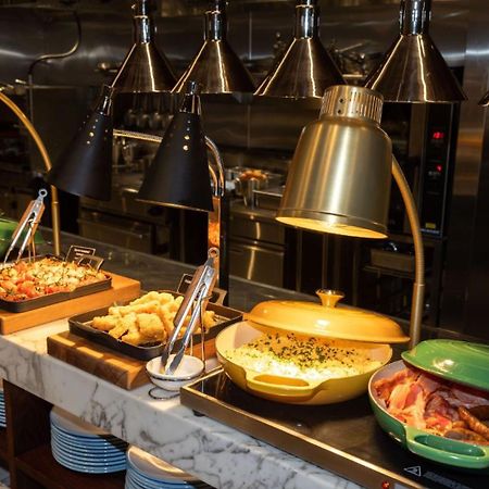 Horizon By Skycity 오클랜드 외부 사진 A chafing dish buffet