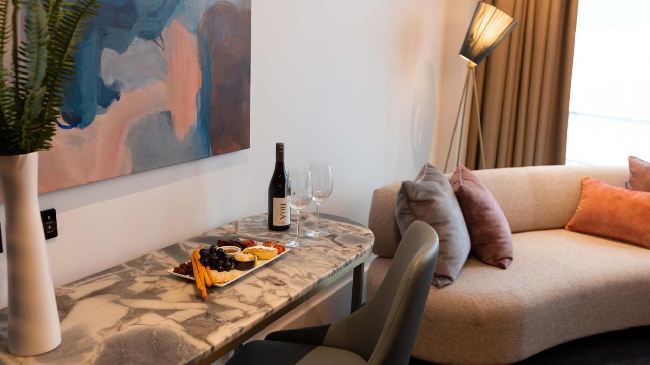 Horizon By Skycity 오클랜드 외부 사진 A wine tasting at the hotel