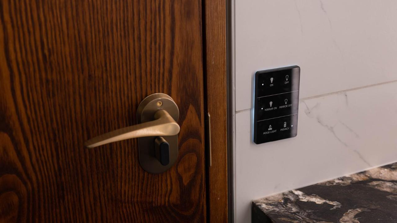 Horizon By Skycity 오클랜드 외부 사진 A keypad entry system