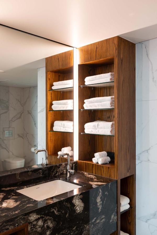 Horizon By Skycity 오클랜드 외부 사진 A bathroom cabinet