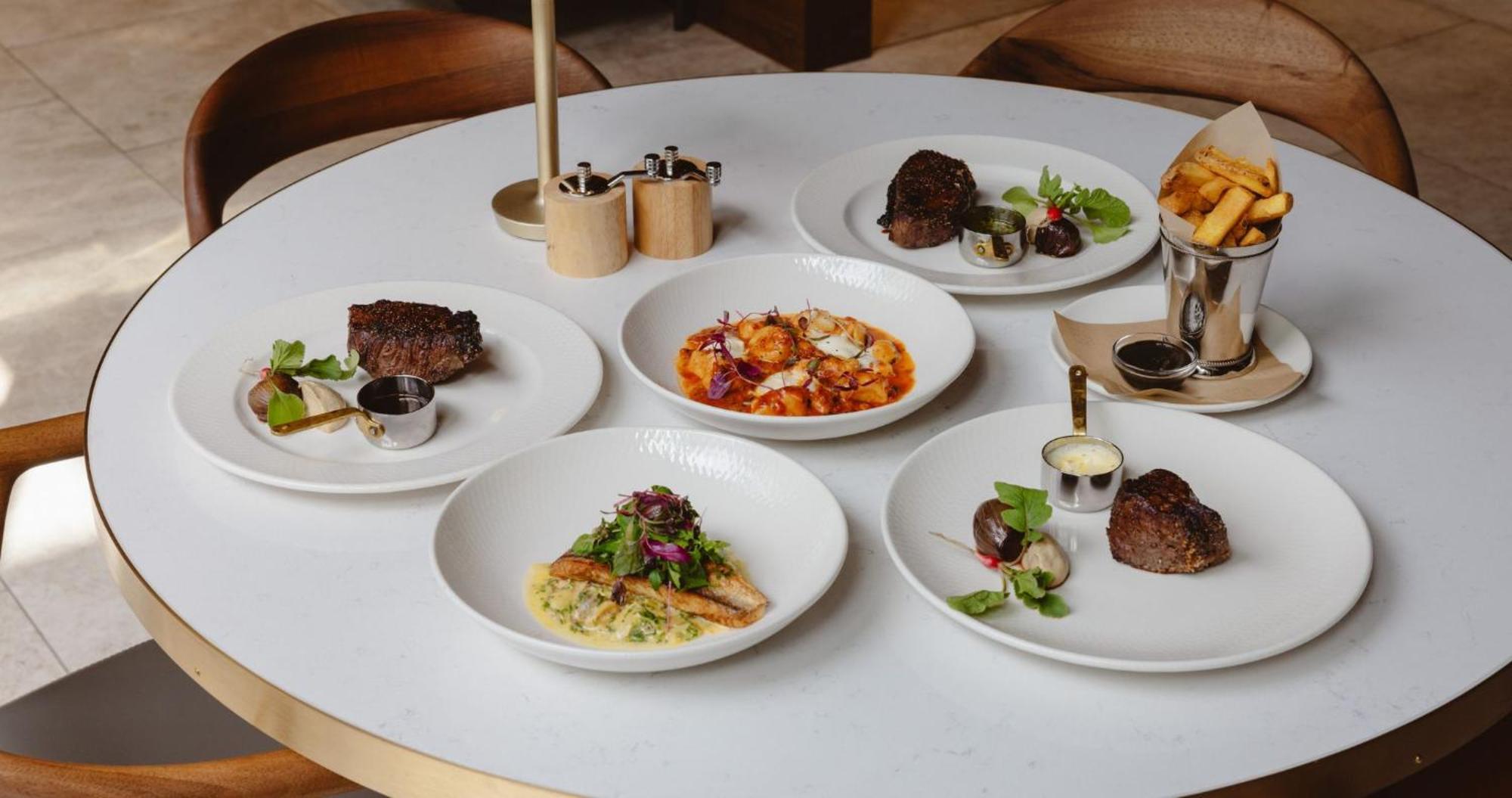 Horizon By Skycity 오클랜드 외부 사진 Dishes at the restaurant